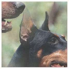DobermannPinscher im Holz Stoff