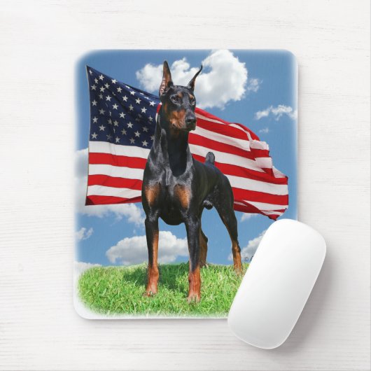 DobermannPinscher mit Flagge mousepad (Mit Mouse)