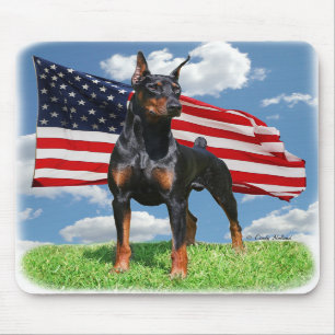 DobermannPinscher mit Flagge mousepad