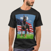 DobermannPinscher mit Flaggen-T - Shirt (Vorderseite)