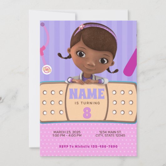 Doc McStuffins Pink Lila Geburtstag Einladung (Vorderseite)