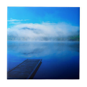 Dock on ruhe misty Lake, Kalifornien Fliese