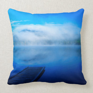Dock on ruhe misty Lake, Kalifornien Kissen