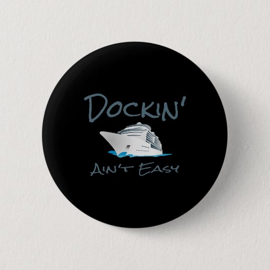 Dockin' Ain't Easy - Boat Captain's T Shirt Button (Vorderseite)