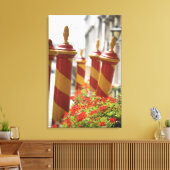 Docking Poles on Canal in Venedig Leinwanddruck (Insitu (Wohnzimmer))