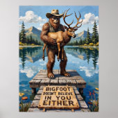 Dockside Dilemma: Sasquatch und der Elch Poster (Vorne)