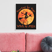 Doctor by Day Hexe by Night - Funny Halloween Leinwanddruck (Insitu (Wohnzimmer))