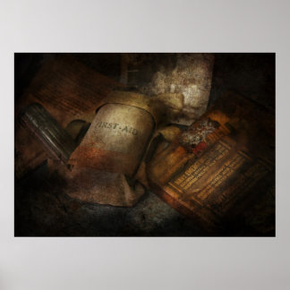 Doctor - Emergency Med Kit des Zweiten Weltkriegs Poster