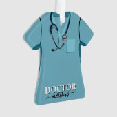Doctor Scrubs Stethoscope Blue Shirt Weihnachten Ornament (Vorderseite)