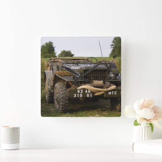 Dodge WC 57 Quadratische Wanduhr (Zuhause)