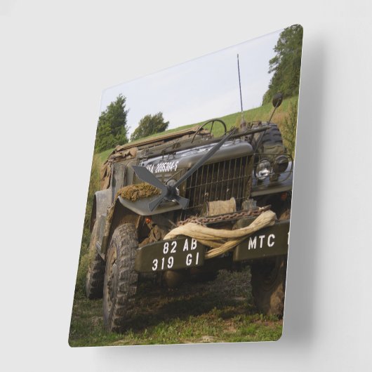 Dodge WC 57 Quadratische Wanduhr (Winkel)