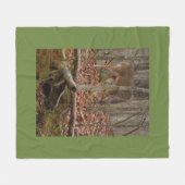 Doe Deer in den Bäumen Fleecedecke (Vorderseite (Horizontal))