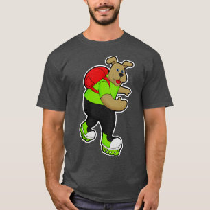 Dog als Skater mit dem Rucksack für Inline-Skate T-Shirt