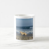 Dog At The Beach Kaffeetasse (Mittel)