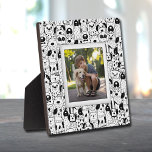 Dog Collage Frameless Foto Easel Back Fotoplatte<br><div class="desc">Ein Rahmen aus Schwarz und Weiß schafft einen lustigen Rahmen für Ihr liebstes Foto auf dieser Tischplatte mit eingebautem Aasel. Das Bild wird direkt auf die Hartplatine gelegt, um ein atemberaubend knuspriges Bild mit einer leicht abwischbaren, sauberen Oberfläche zu erhalten. Gut als Geschenk oder um Ihr Lieblings-Foto in Ihrer Zuhause...</div>