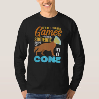 Dog In Cone Veterinarian   T-Shirt