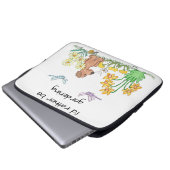 Dog in Flower Garden Laptopschutzhülle (Vorne Knopf)