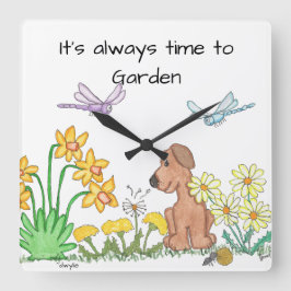 Dog in Flower Garden Quadratische Wanduhr