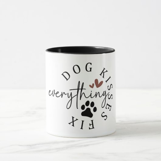 Dog Kisses Fix Everything Tasse (Zentrum)