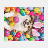 Dog Laying on Easter Eggs Fleecedecke (Vorderseite (Horizontal))