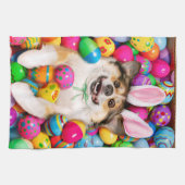 Dog Laying on Easter Eggs Geschirrtuch (Horizontal)