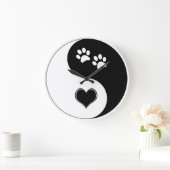 Dog Lover Yin Yang Hear und Paw Prints Große Wanduhr (Zuhause)