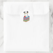 Dog on Books Runder Aufkleber (Tasche)