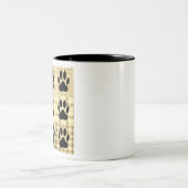 Dog Paw Cartoon Muster Quilt in Sepia Zweifarbige Tasse (Mittel)