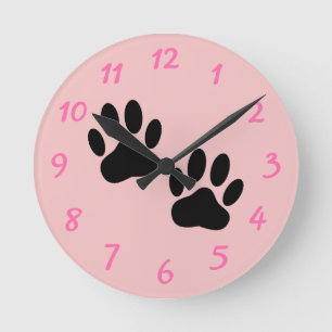 Dog Paw druckt auf Baby Pink Round Clock Runde Wanduhr