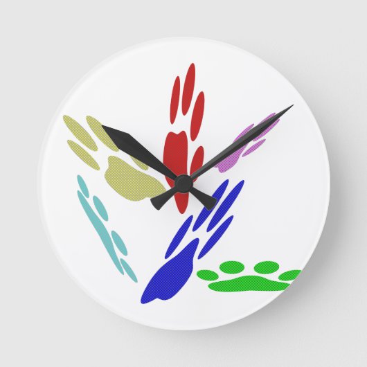 Dog Paw druckt mit Polka Dots Runde Wanduhr (Vorderseite)