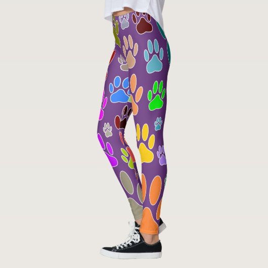 Dog Paw druckt über Lila Leggings (Links)