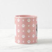 Dog Paw Pink Weißes Monogramm Foto Tasse (Zentrum)