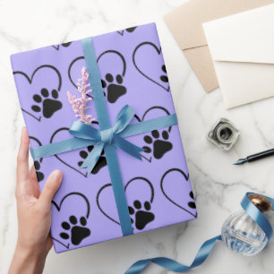 Dog Paw Print and Heart on Lila Geschenkpapier