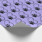 Dog Paw Print and Heart on Lila Geschenkpapier (Ecke)