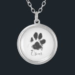 Dog Paw Print mit dem Namen Ihres Hauses - Schwarz Versilberte Kette<br><div class="desc">Dog Paw Print mit dem Namen Ihres Hauses - Schwarz -</div>