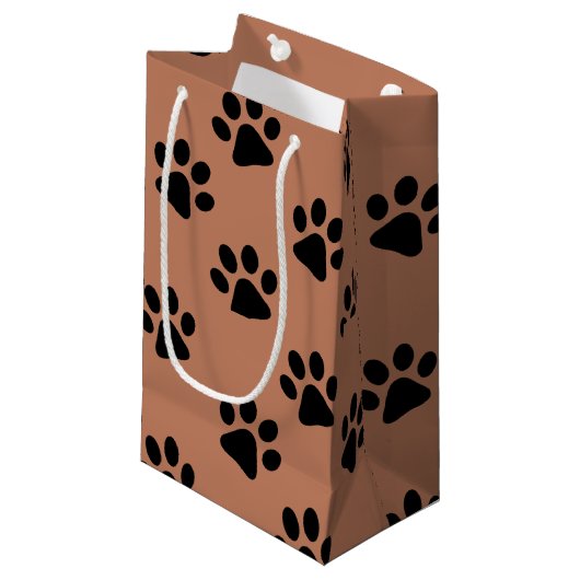 Dog Paw Prints Brown Kleine Geschenktüte (Vorderseite Schrägansicht)