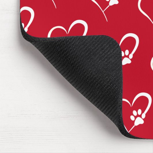 Dog Paw Prints mit Herz auf Red Mouse Pad Mousepad (Ecke)