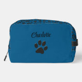 Dog Paws Black and White Polka Dot auf blau Waschbeutel (Rückseite)