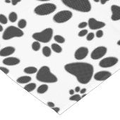 Dog Paws Black and White Polka Dot Tischdecke (Schrägansicht)