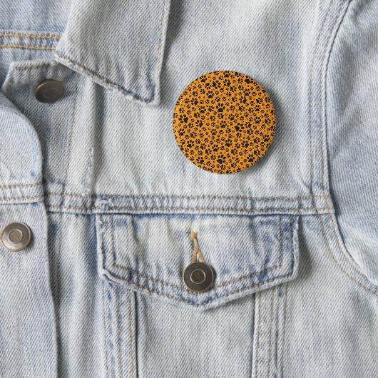 Dog Paws Black & White Polka Dot auf Dahlia Orange Button (Beispiel)