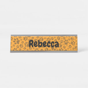 Dog Paws Black & White Polka Dot auf Dahlia Orange Schreibtischnamensplakette
