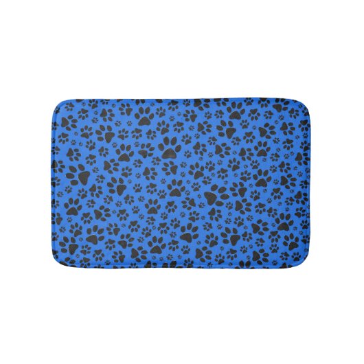 Dog Paws Black & White Polka Dot auf Tech Blue Badematte (Vorderseite)