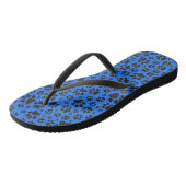 Dog Paws Black & White Polka Dot auf Tech Blue Badesandalen (Schrägansicht)