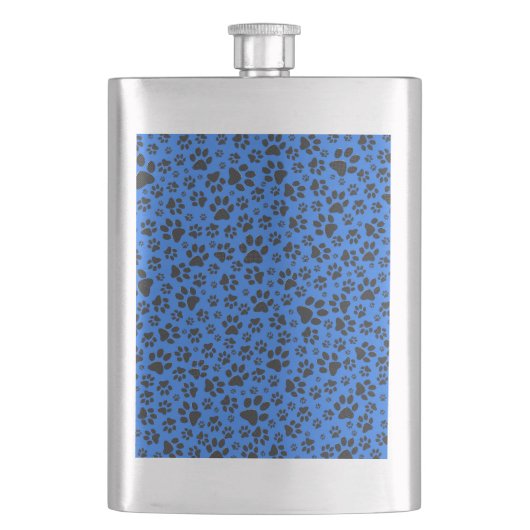 Dog Paws Black & White Polka Dot auf Tech Blue Flachmann (Vorderseite)