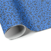 Dog Paws Black & White Polka Dot auf Tech Blue Geschenkpapier (Rolleneckpunkt)