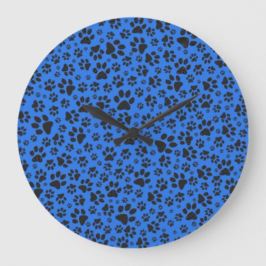 Dog Paws Black & White Polka Dot auf Tech Blue Große Wanduhr (Vorderseite)