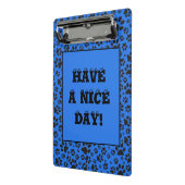 Dog Paws Black & White Polka Dot auf Tech Blue Mini Klemmbrett (Gewinkelt2)