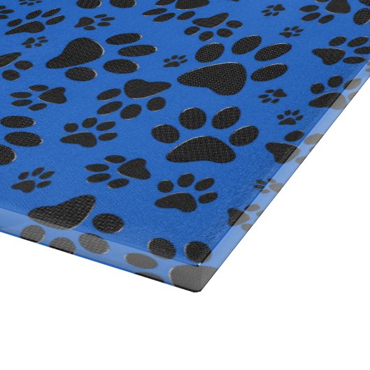 Dog Paws Black & White Polka Dot auf Tech Blue Schneidebrett (Ecke)