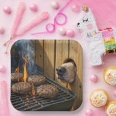 Dog Sniffing Hamburgers On a Barbecue Grill Pappteller (Party)