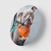 Dog with Bandana Runde Wanduhr (Winkel)